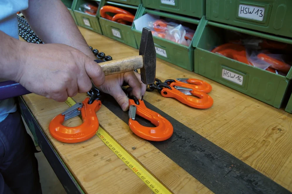 Regelmäßige Prüfungen nach EN 818